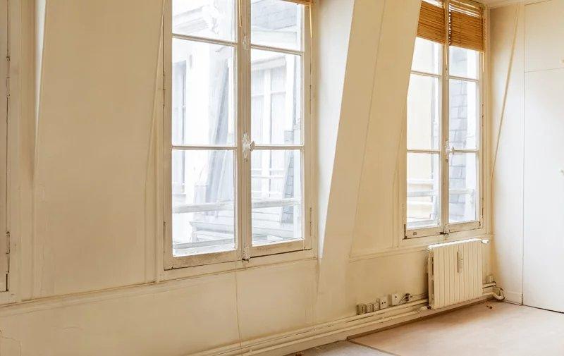 FOR SALE Studio apartment to renovate Paris 7e - 19.56m²