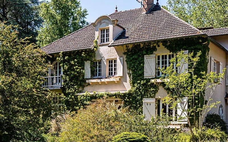 FOR SALE Elegant house in Barbizon on the edge of the Fontainebleau forest Barbizon - 600m²