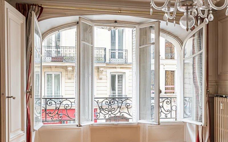 FOR SALE Family apartment with reception rooms Neuilly-sur-Seine - 157.9m²